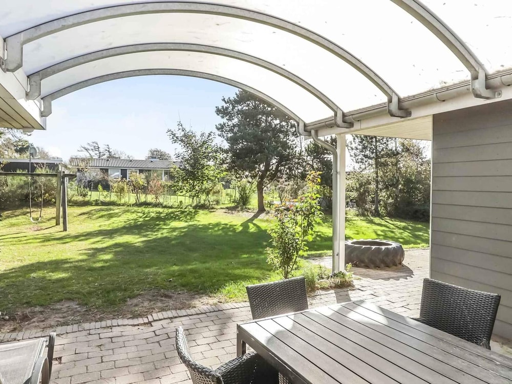 5 Star Holiday Home in Humble