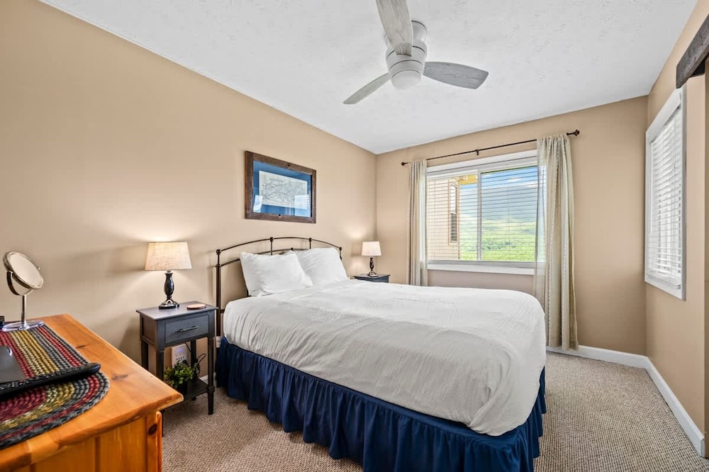 Indoor Pool Mountain Views Hot Tub Sleeps 6