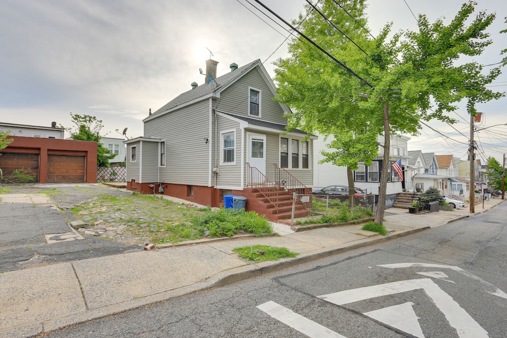 Jersey City Vacation Rental ~ 8 Mi to Nyc!