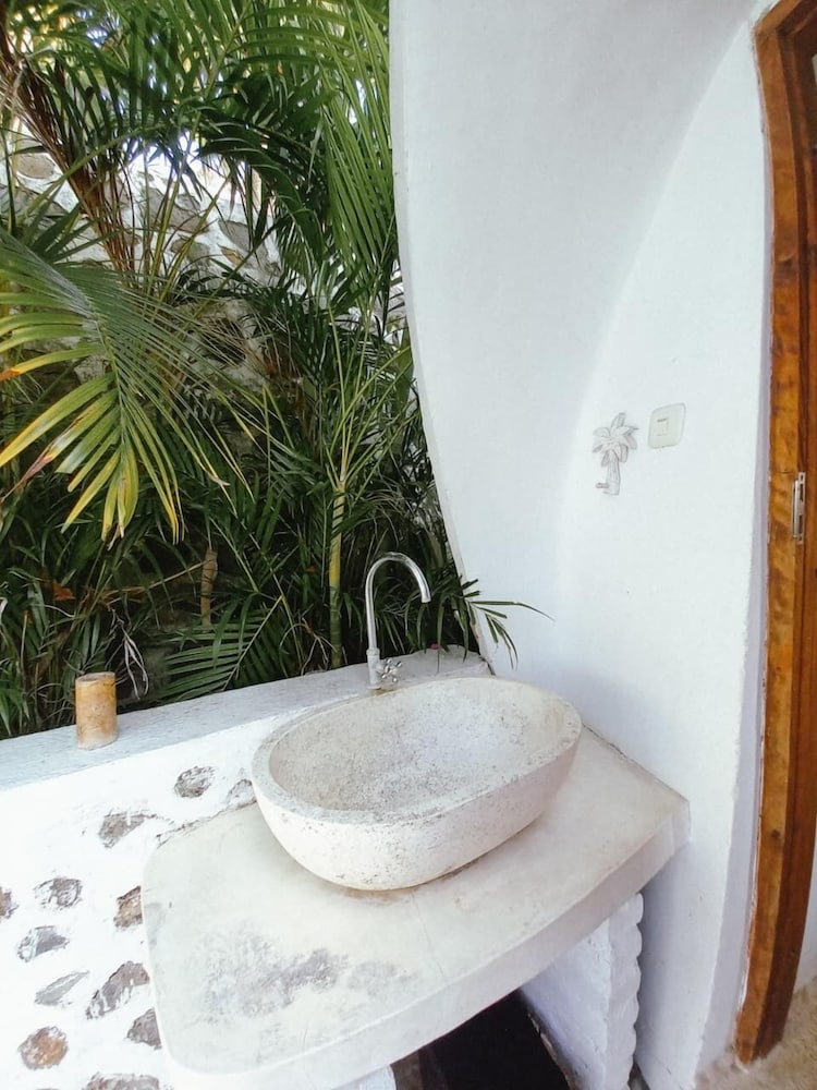 Mentigibay Dome Villa Lombok