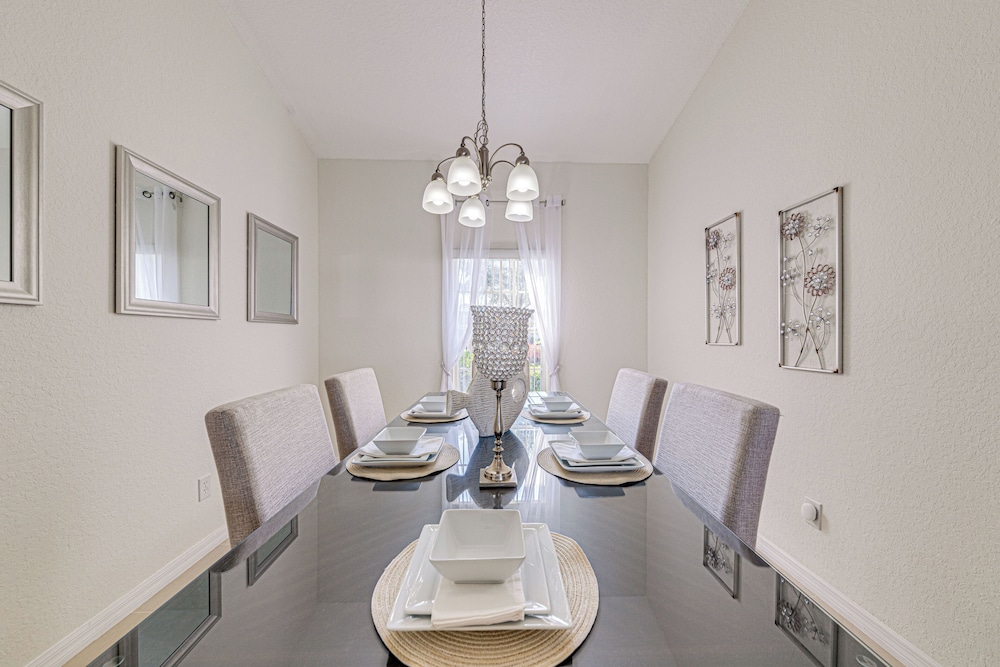 Elegant 4Br Retreat W/ Stylish Interior & Kitchen - Image 5