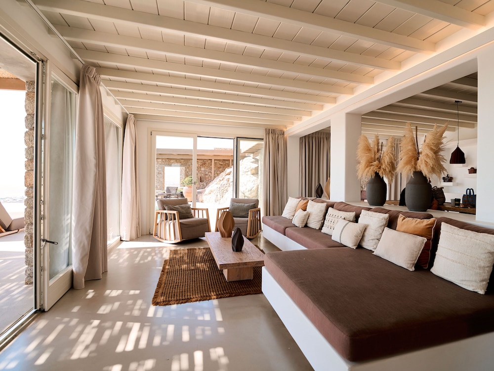 Kounoupas Complex by Mykonos Rocks