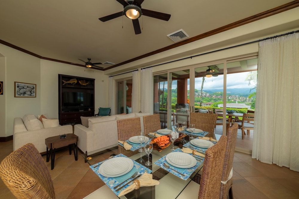 Montebello 2E 3bdrm 3bath Ocean View