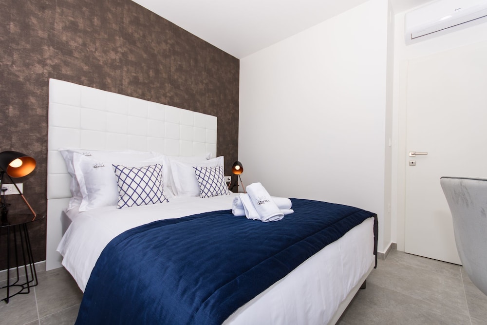 Luxury Apartments Royal M with Pool