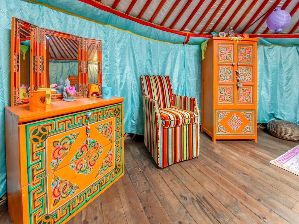 Lively Holiday Home With Garden, Barbecue, Garden Furniture