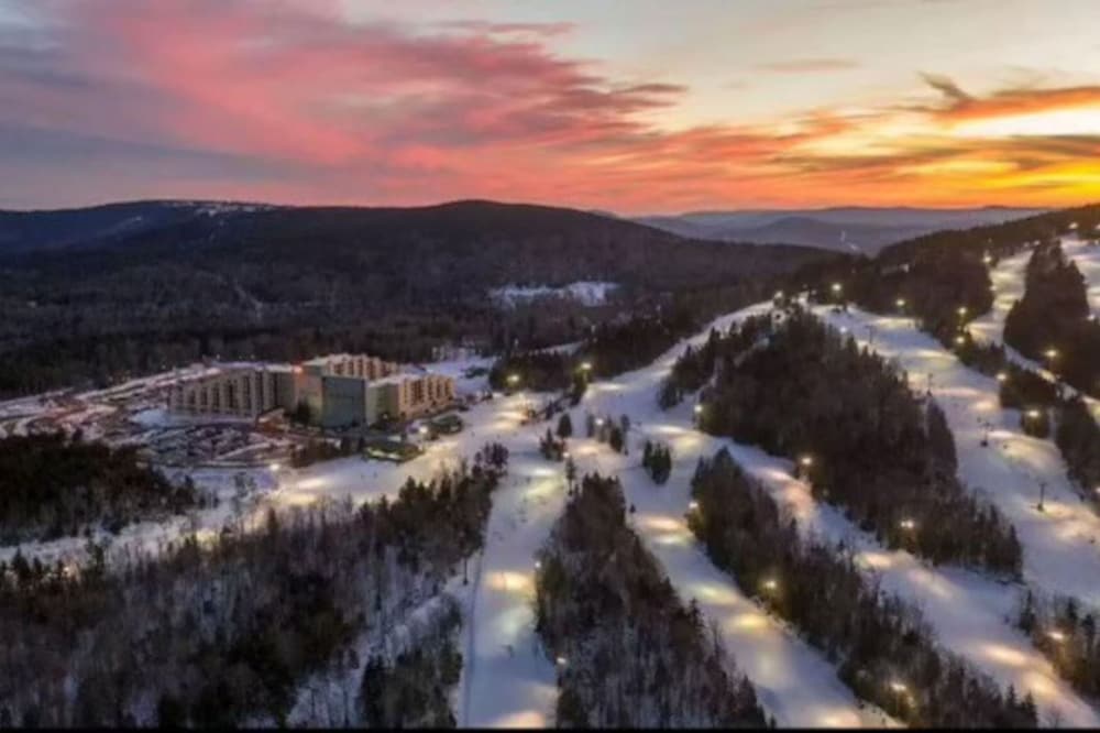 Workspace Studio Ski-in Ski-out AC
