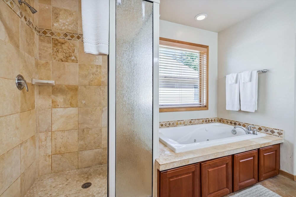 Legend Lake Lookout 4 Bedroom Home