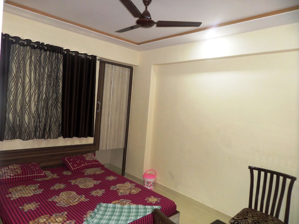 Riya Raj Hotel