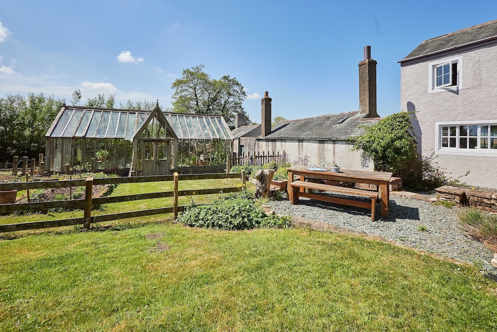 Host Stay Lowmoor