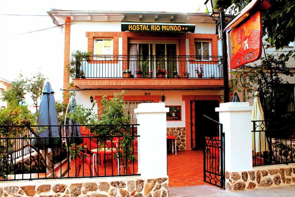HOSTAL RÍO MUNDO