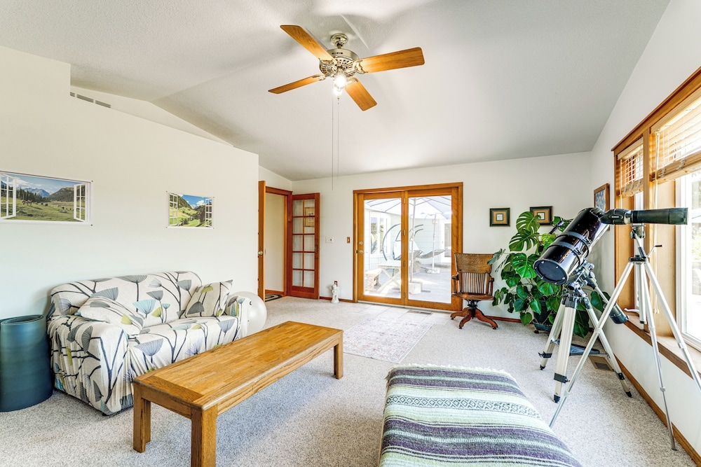 Oregon Farmhouse Hideaway on 53 Acres