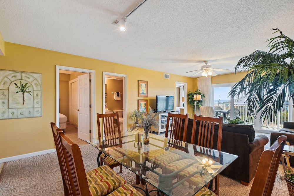 Seacrest 405 is 2 BR Gulfview on Okaloosa Island by RedAwning