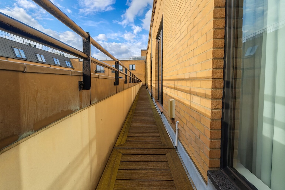 Spacious 3 Bedroom Flat in Kensington photo 2