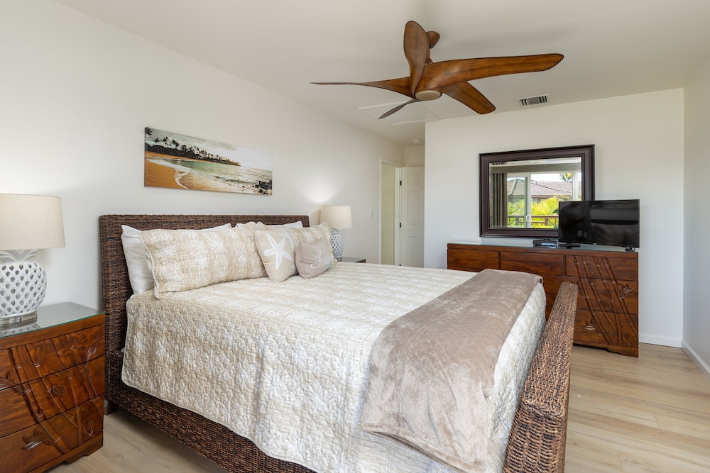Beautiful Resort - AC - Walk to Beach & Restaurants - Vrkcv