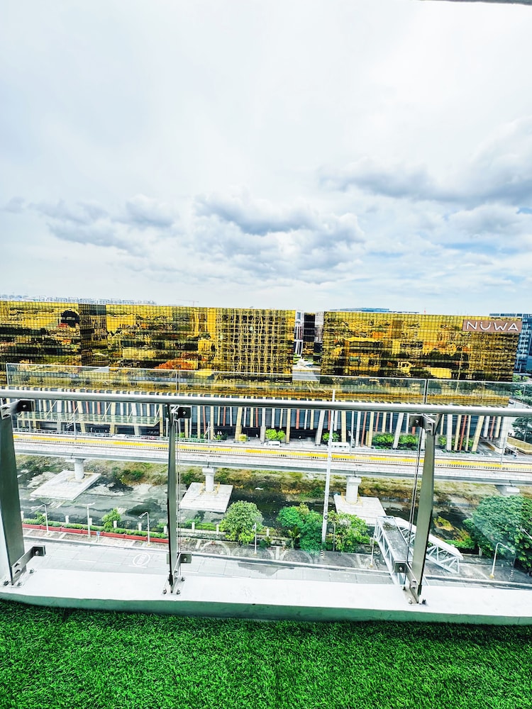 Luxury Penthouse & High-Floor Hotel near City of Dreams, Airport, Okada, and Solaire Casino