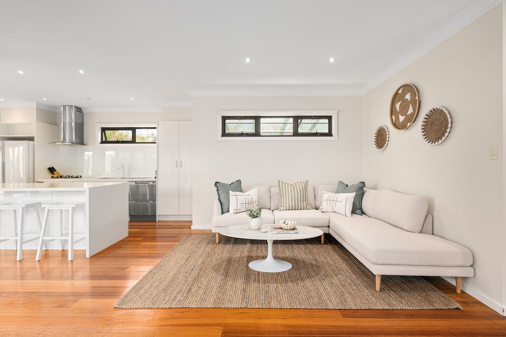 Luxurious 3-bed Home With Outdoor Spa