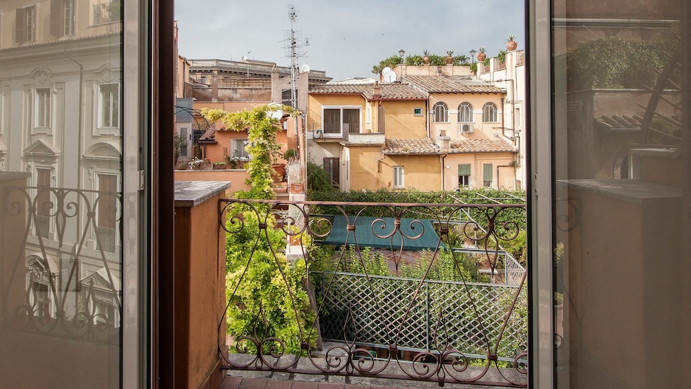 Rental in Rome Campo de Fiori Balcony