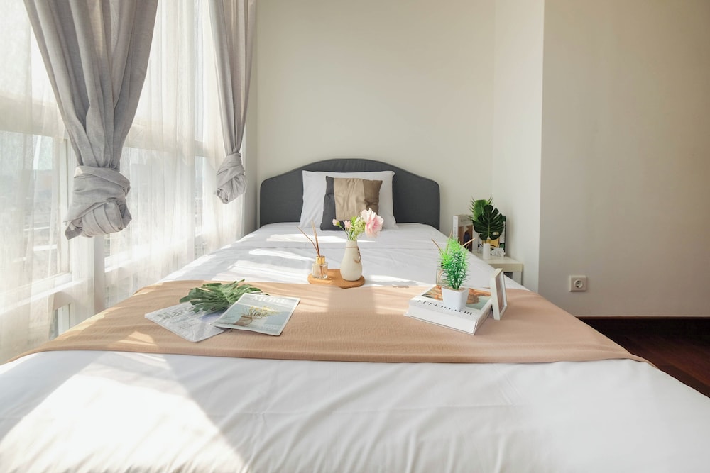 Boho Touch 2Br Apartment With Extra Room At Lucky Tower Residence