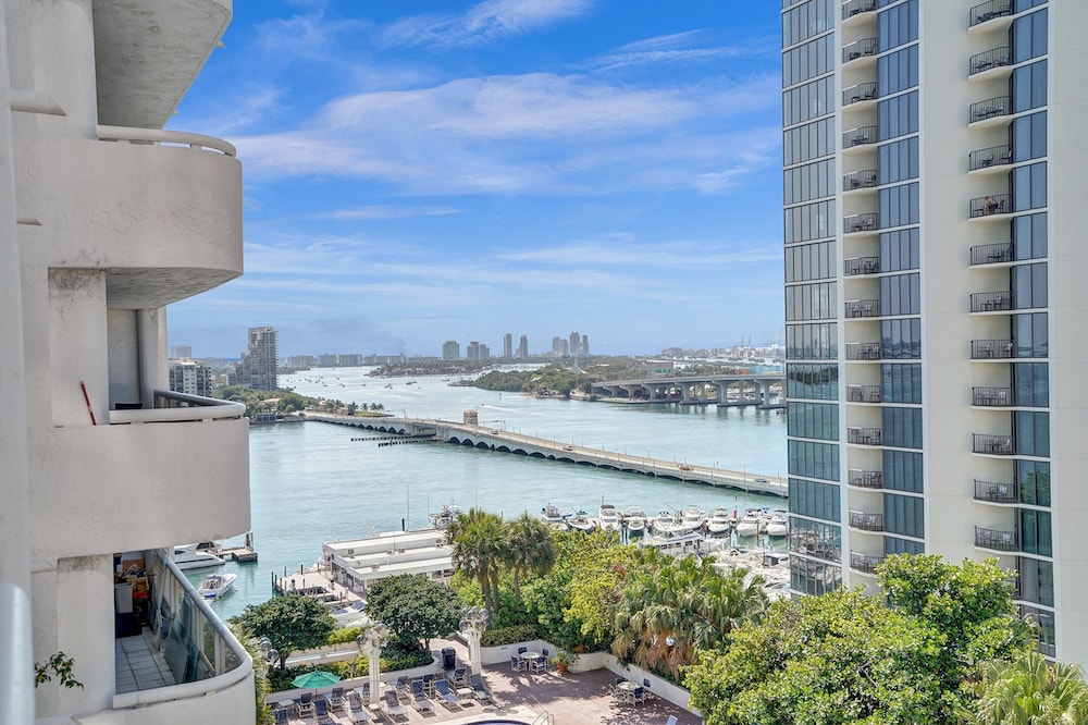 3 Bedroom Condo With Stunning Balcony View
