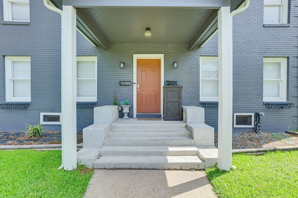 Condo 2 Mi to Houston Zoo & Museum District!