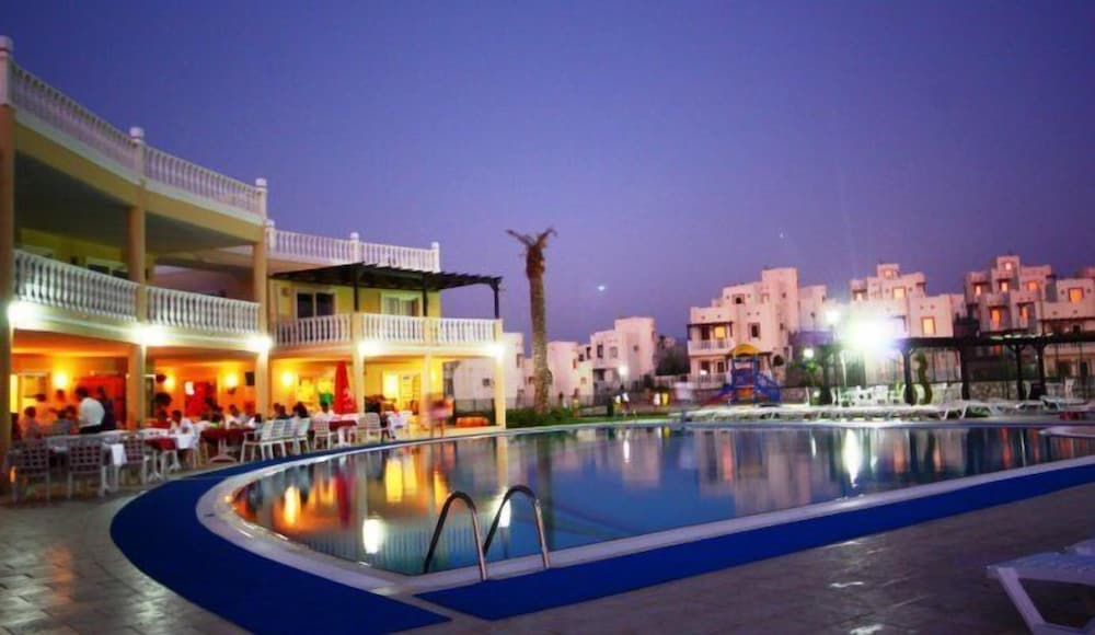 Turquoise Residence 3 Bedrooms with Pool