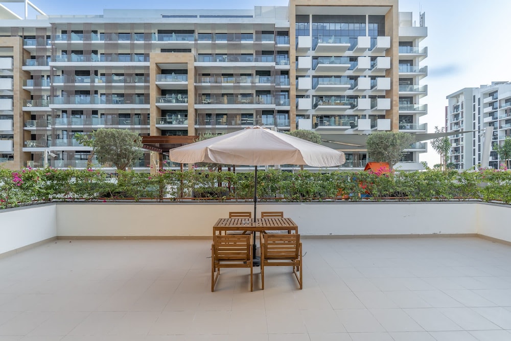 Indulging 1 Bedroom in Azizi Riviera 6
