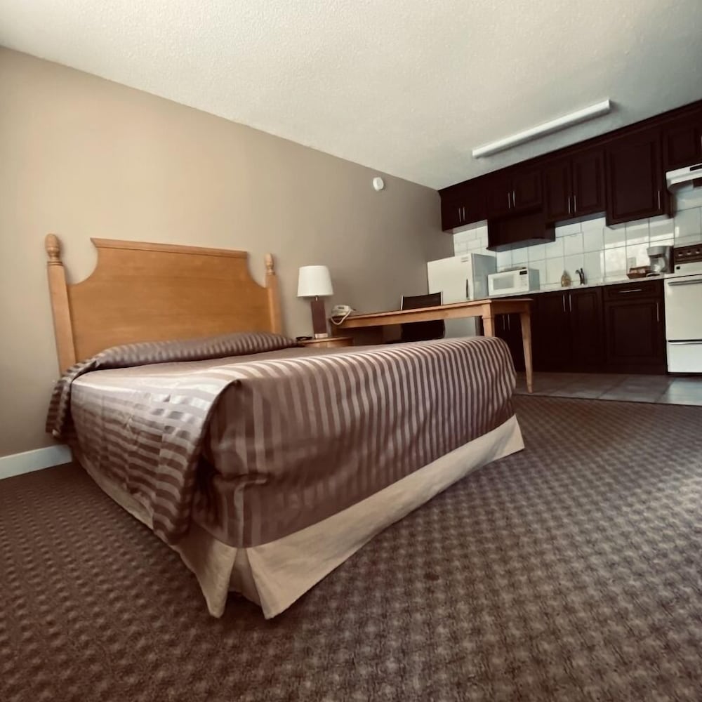 Twin Creeks Motel