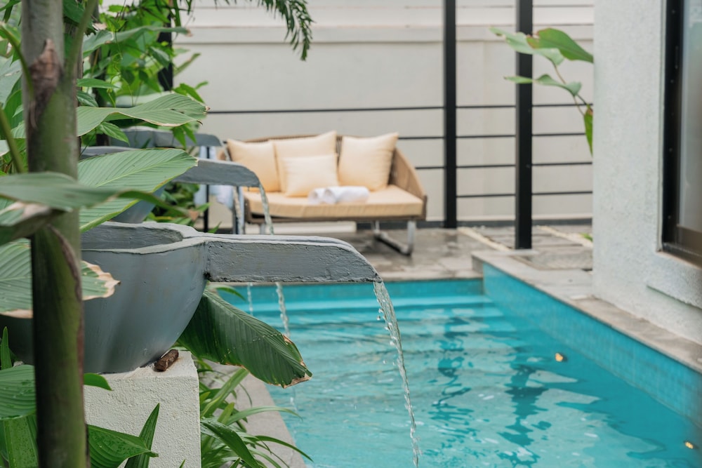 ELIVAAS Ekam | Luxe 4 BHK Villa With Pvt Pool & Patio