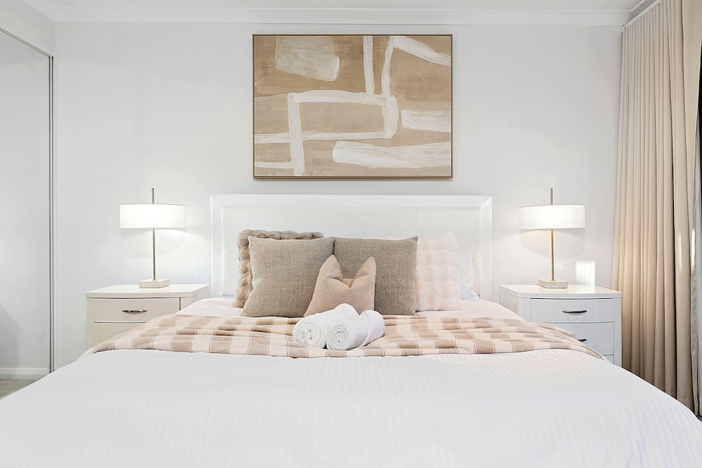 Walk to Beach Coastal Home in Coogee
