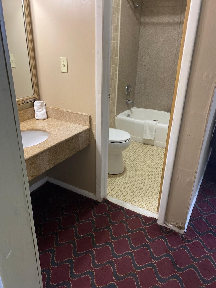 Ivory Tower Motor Inn