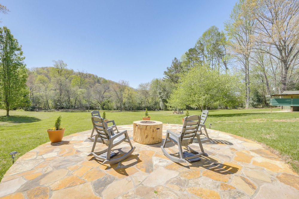 3 Mi to Hiawassee: 'berry Cute Country Cottage'