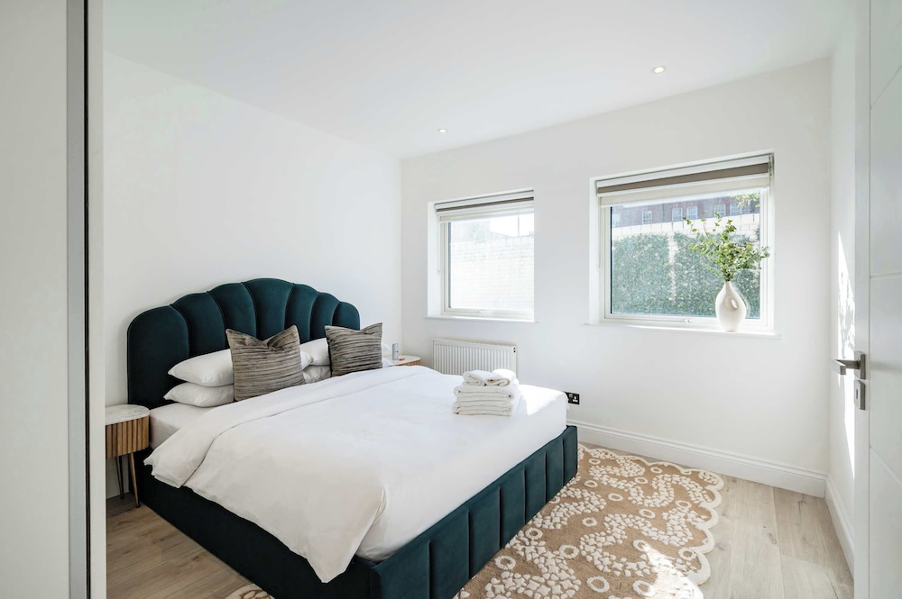 Lords Living -3 bed in Regents Park With Terrace