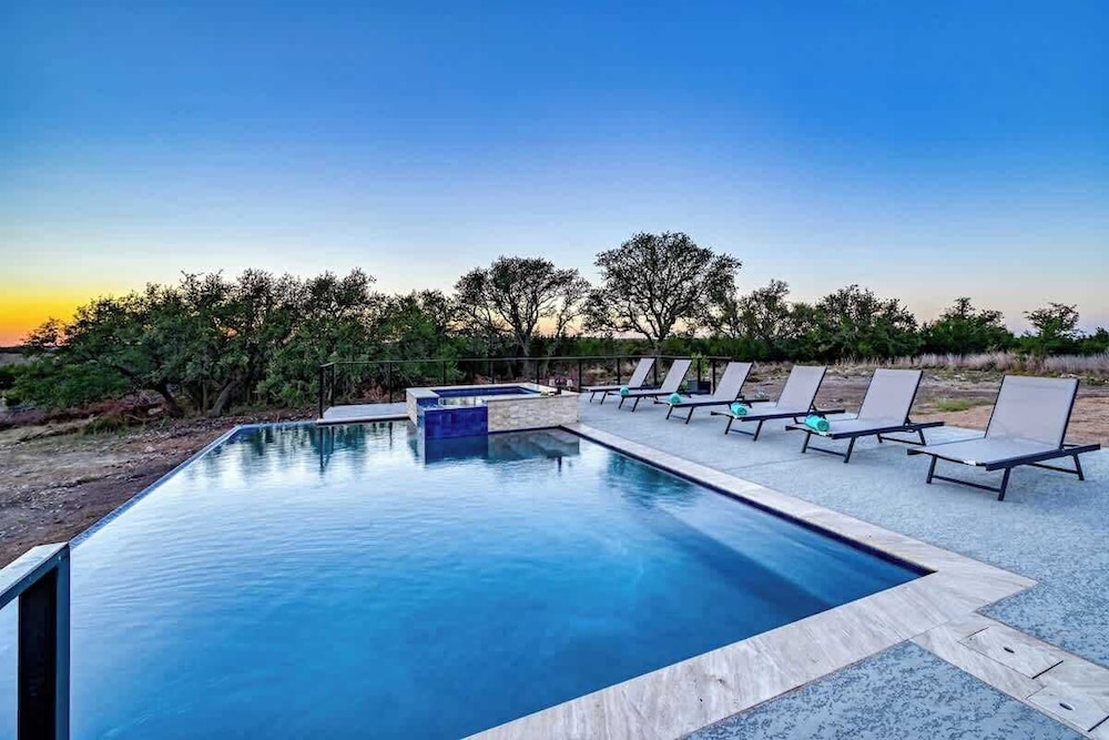 A Thousand Stars: Pool+hot Tub, Views