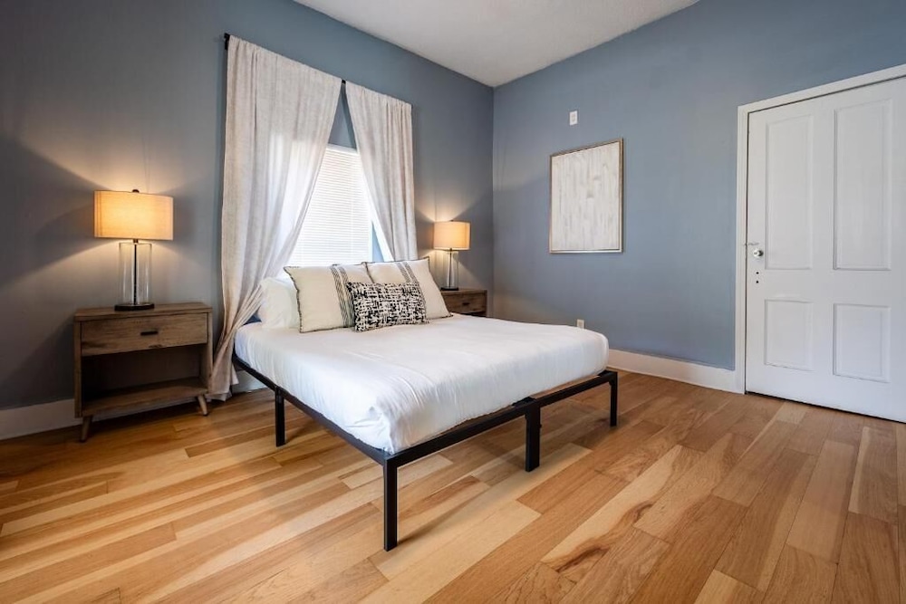 Affordable Quaint Retreat in Indianapolis