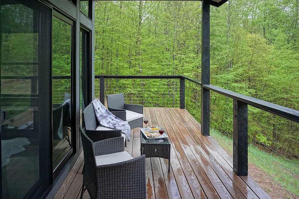 5 Br: Cupp Runneth Over - Luxurious Retreat Nestled 9.7 Miles From Snowshoe