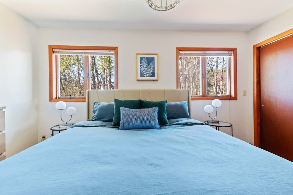 HV Spacious Retreat Sleeps 13 w Hot Tub