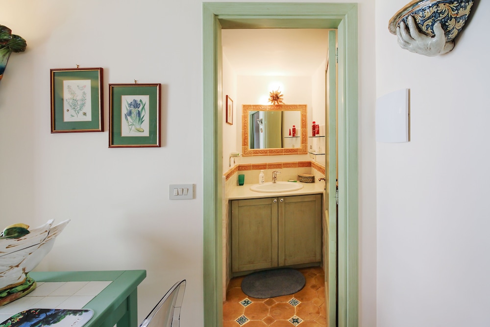 Corso Umberto en Taormina — bathroom