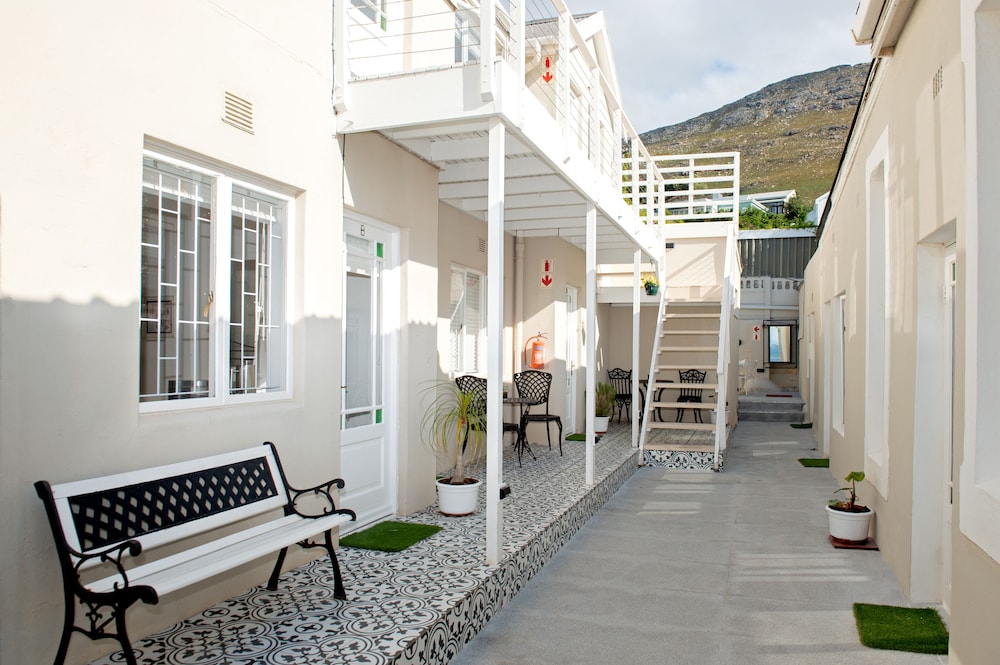 Boulders Beach Hotel, Cafe and Curio