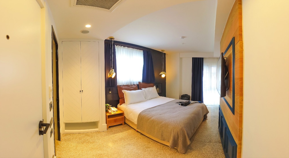 Maroon Tomtom - Image 33