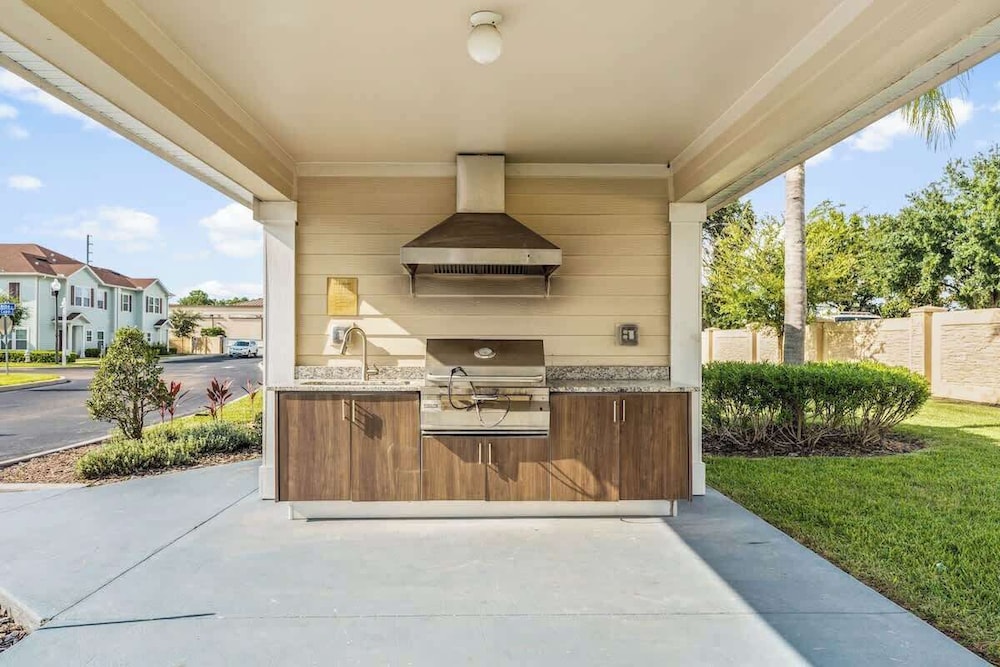 Kissimmee 4BR Townhouse: Perfect for Families!