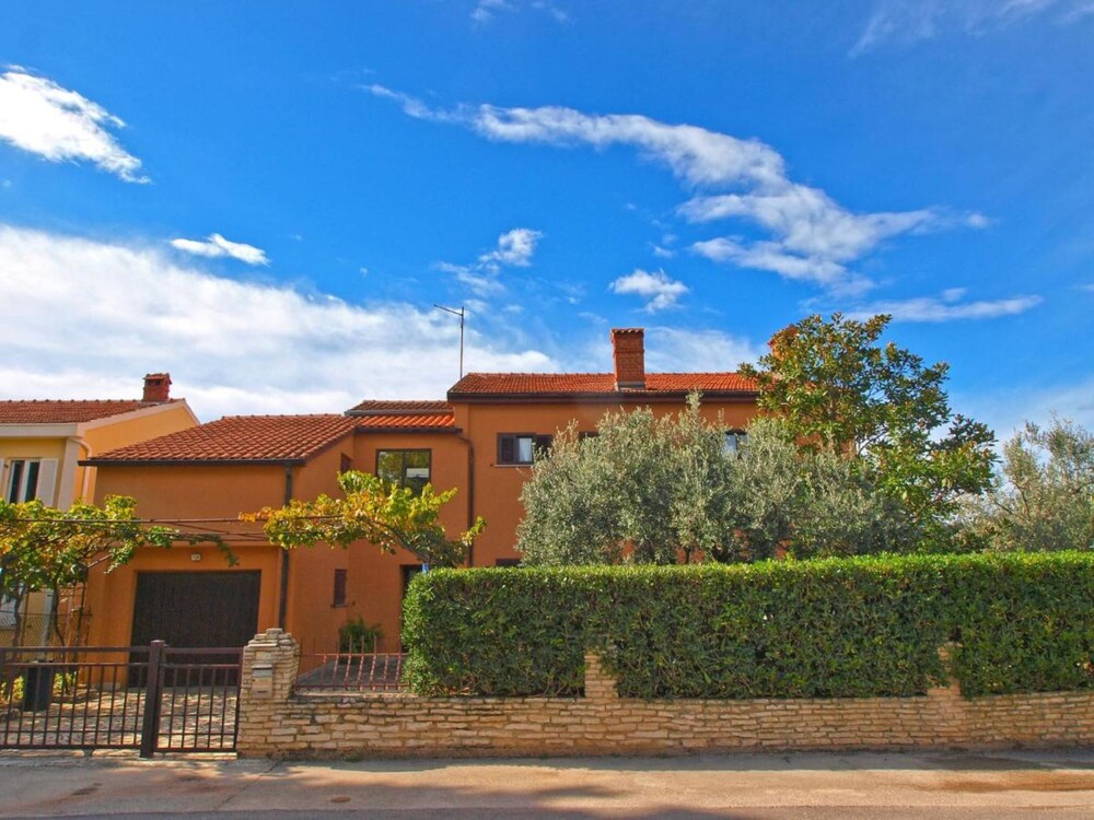 Relaxing Apartment With Outdoor Space in Fažana
