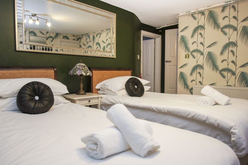 Chocolate Box Central by Brighton Holiday Lets view 5