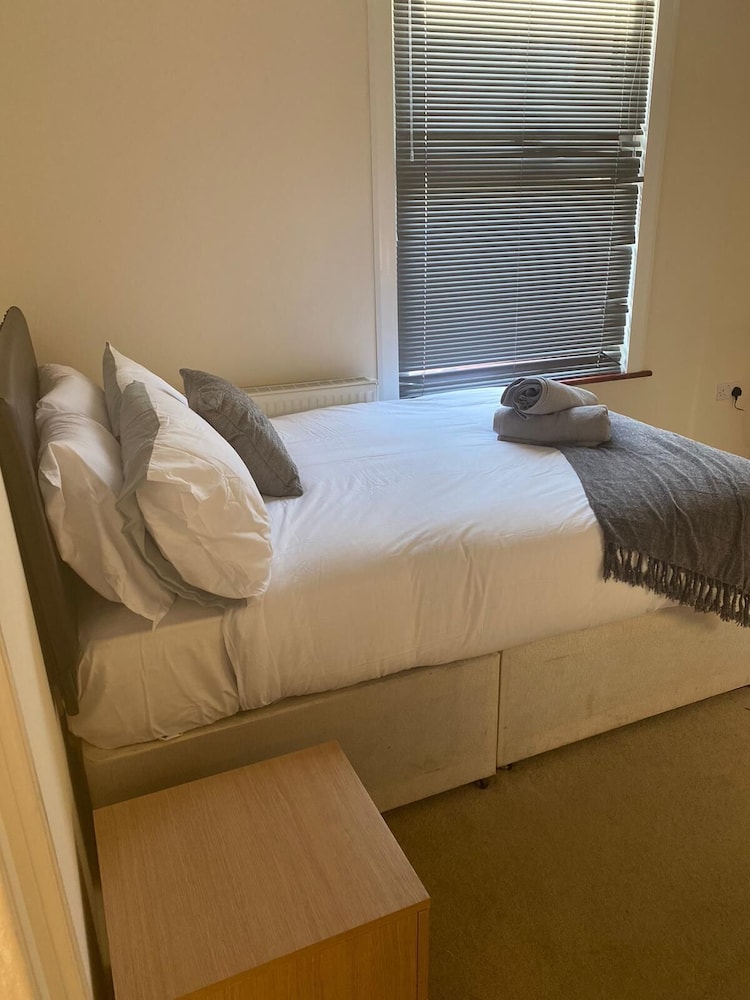 Reading 3 bed 2 bath view 4