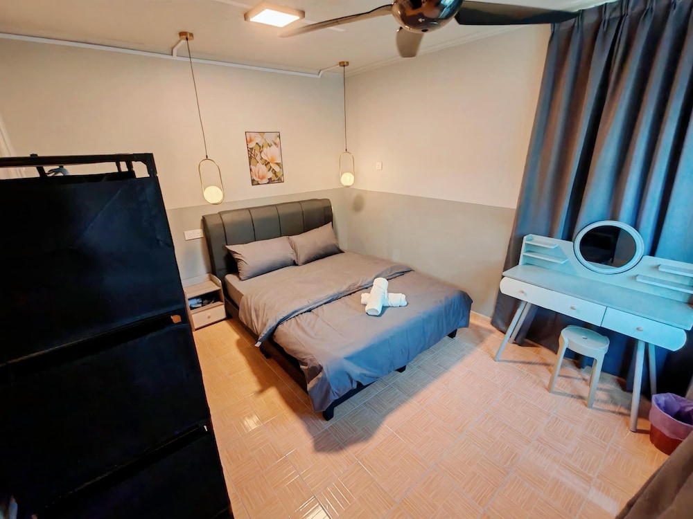 Comfy Tok Sira Home Kuantan 5 BR