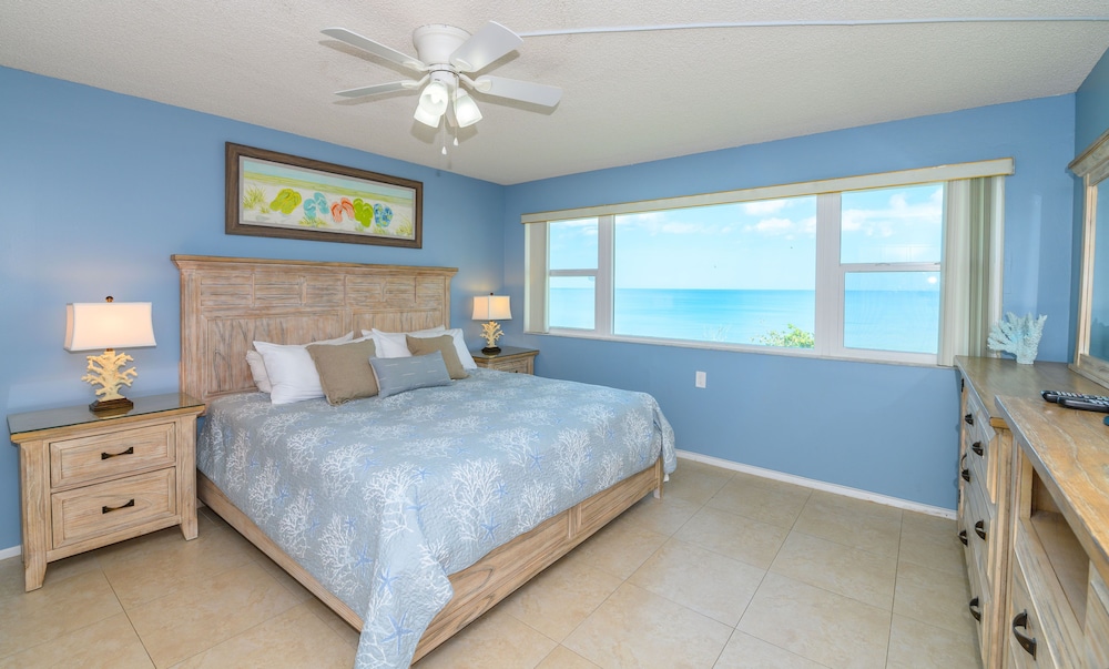 Paradise Beach Club by Happy Palm Stays