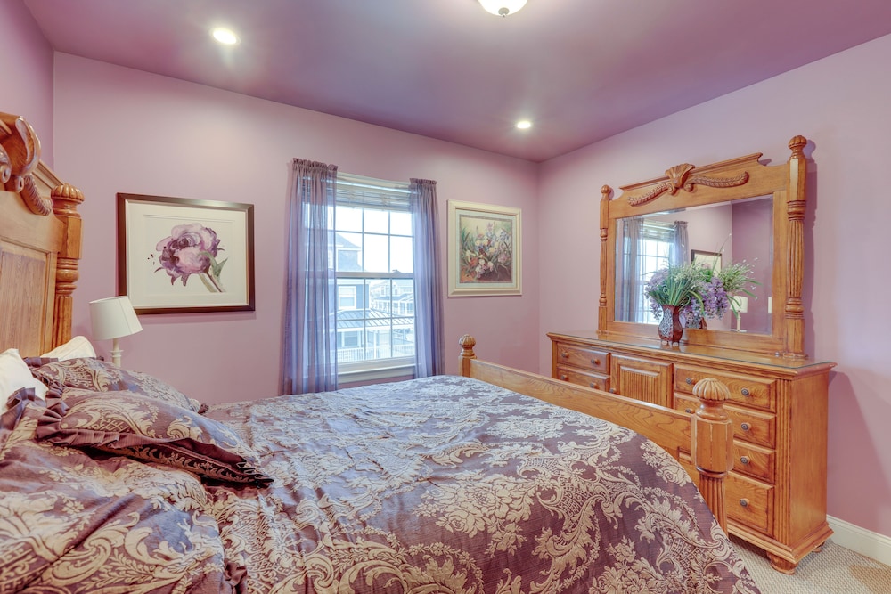 < 1/2 Mi to Boardwalk: Roomy Wildwood Retreat!