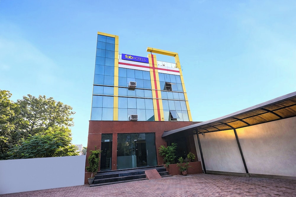 Fabhotel Divine