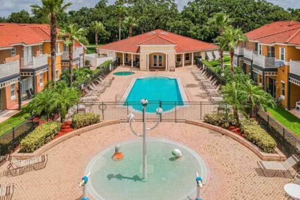 Lake Berkley 4BR Villa - Near Disney & Pool