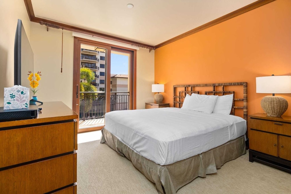 Beachfront Condo at Beach Villas at Ko Olina Hale Hoaloha by Avantstay