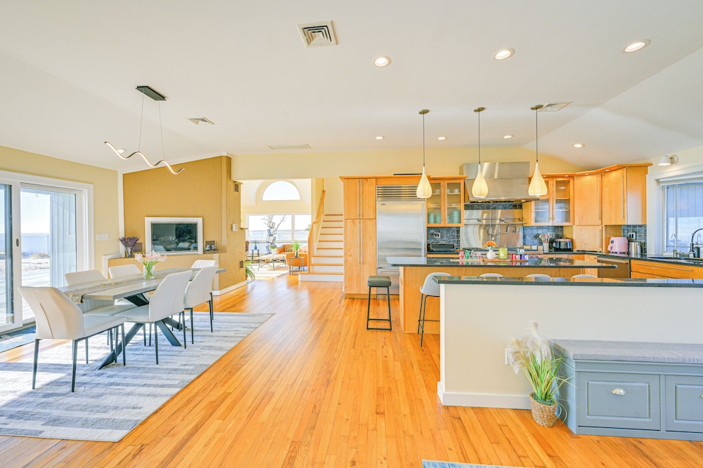 Bayfront Home in Patchogue w/ Deck & Fishing Dock